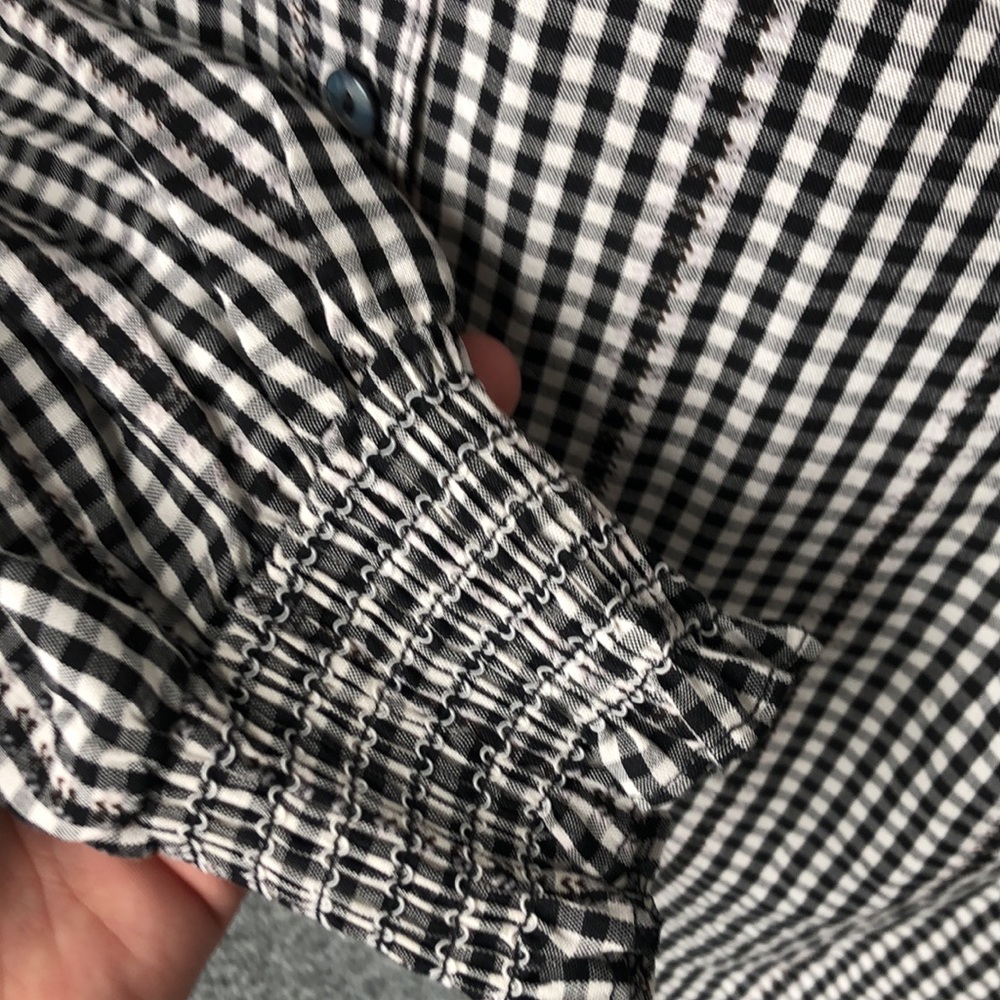 Max Studio Classic Gingham Button Down Size S - image 5